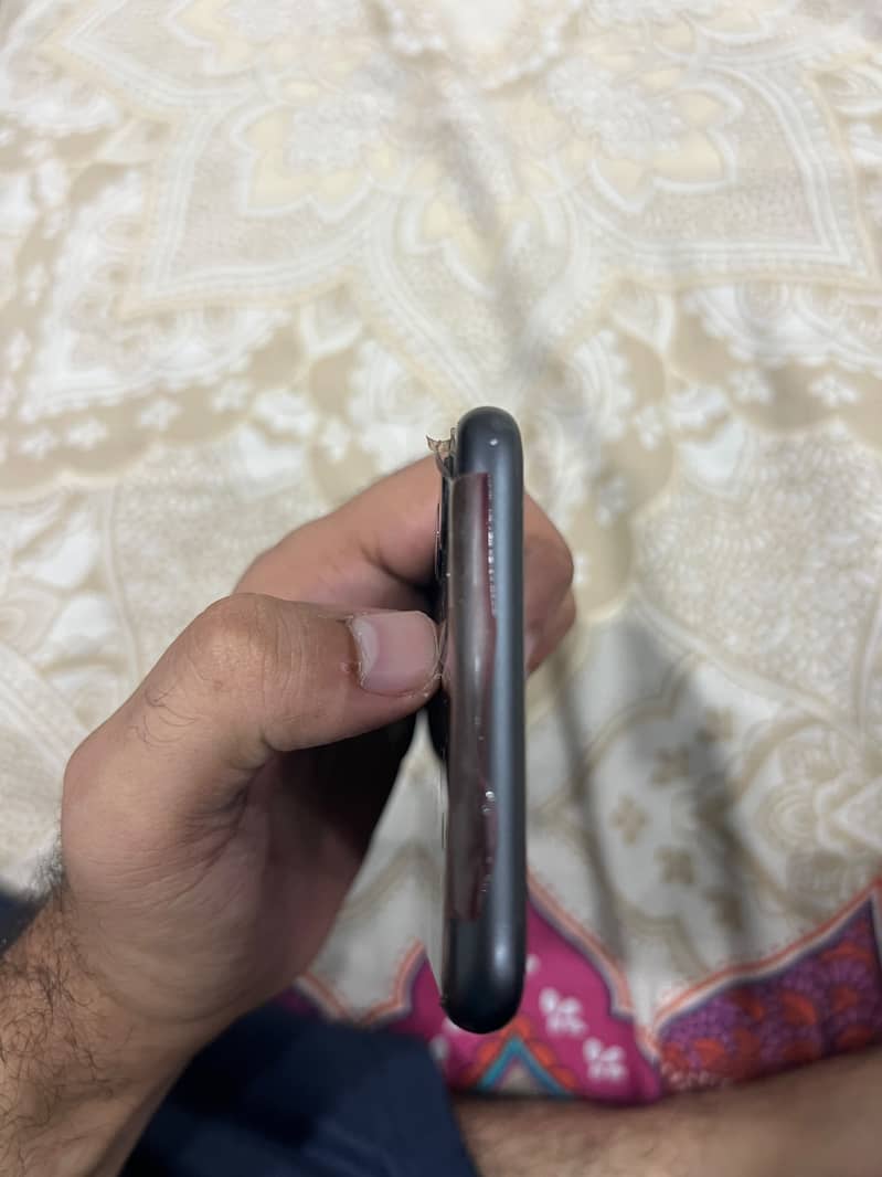Apple iPhone 11 3