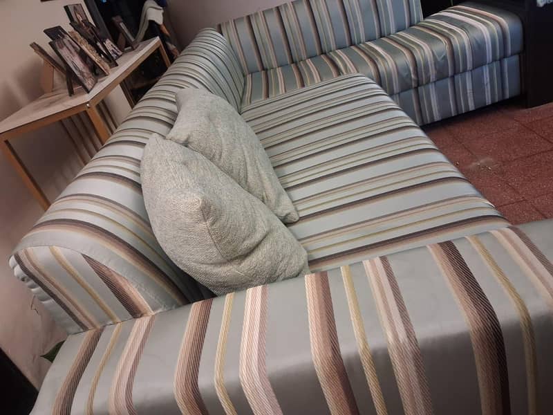 L shaped Sofa 0