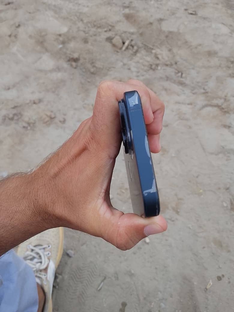 Apple iPhone 14 4