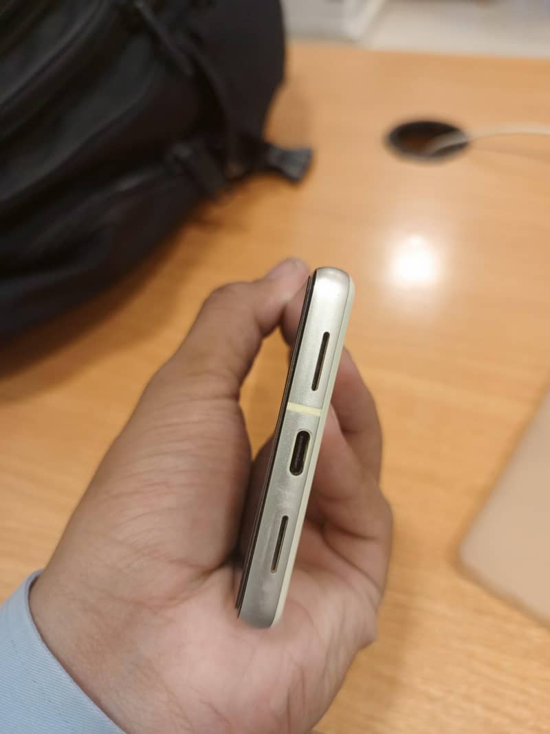 Google Pixel 7 4