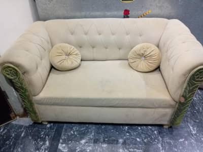 new sofas hai 3.2. 2 ka set hai