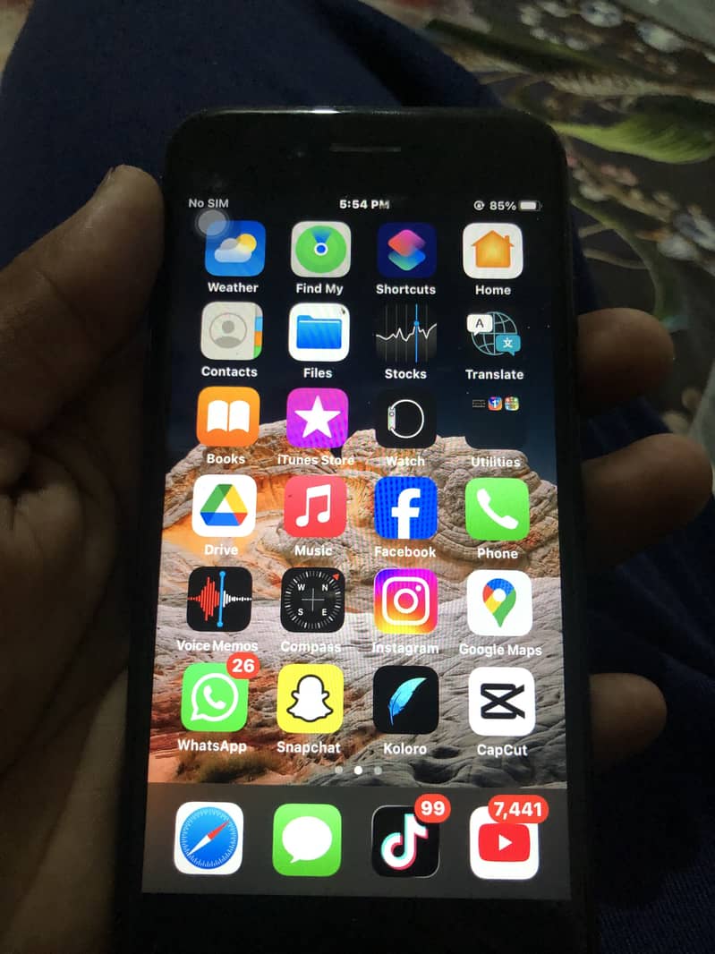Apple iPhone 7 0