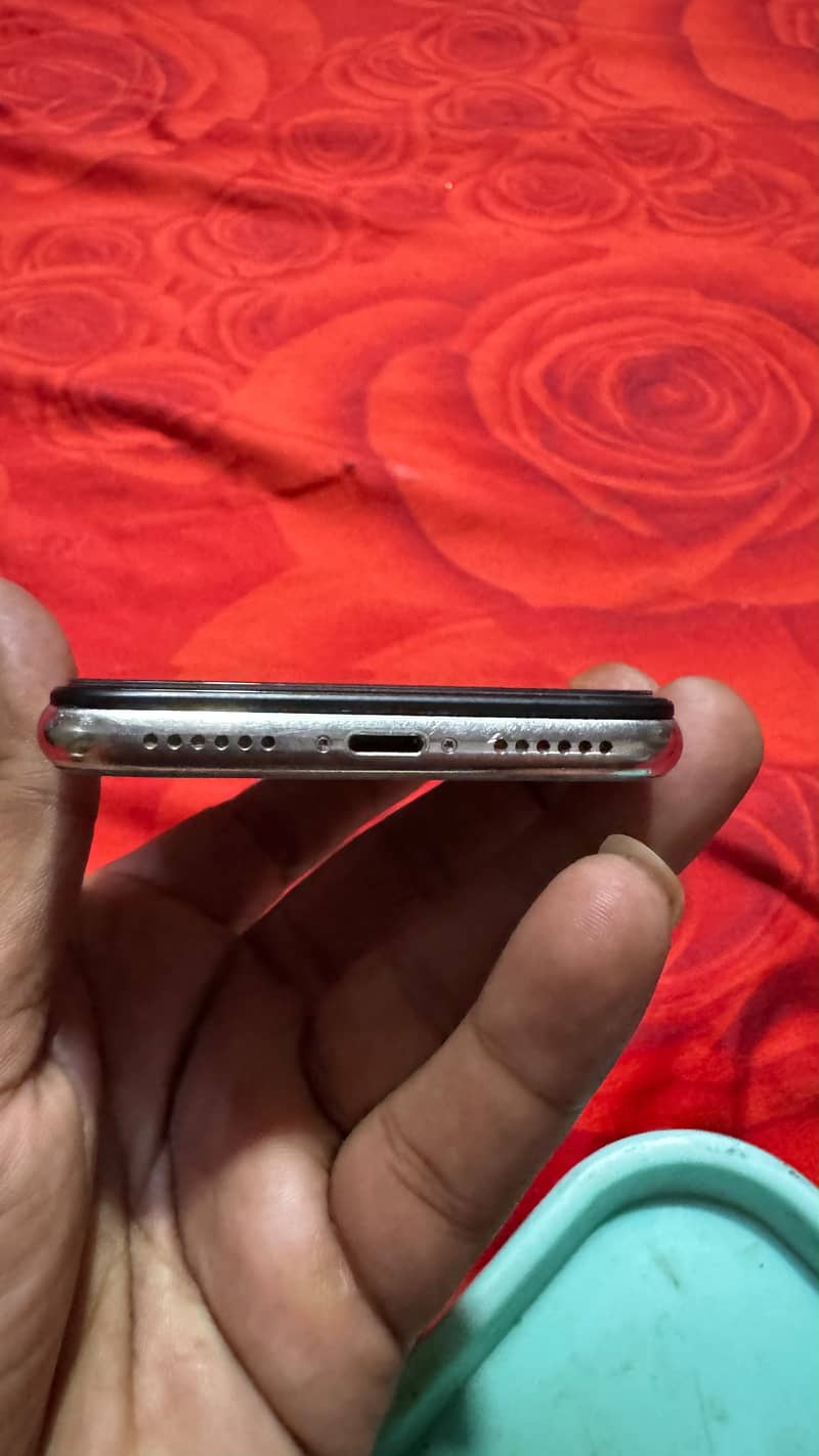 Apple iPhone X 3