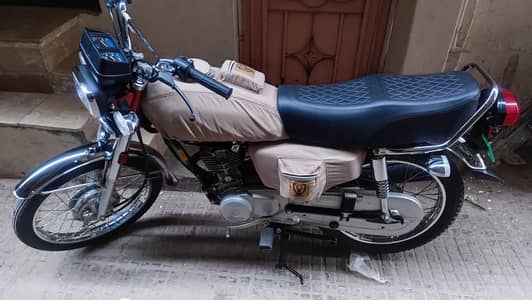 bike ek dam new hai