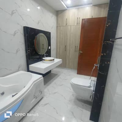 1 kanal house available for rent office & family