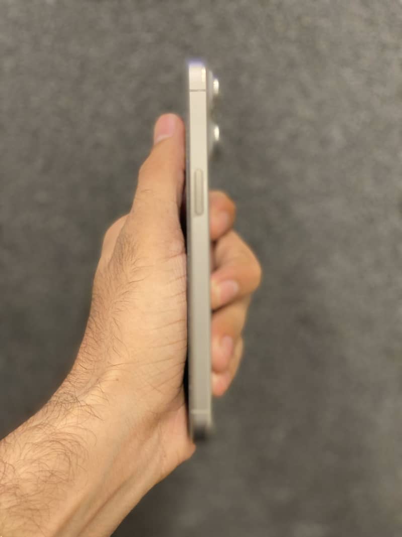 Apple iPhone 15 Pro Max 2