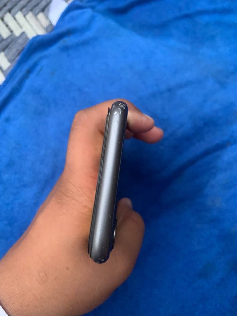 Apple iPhone 11 3