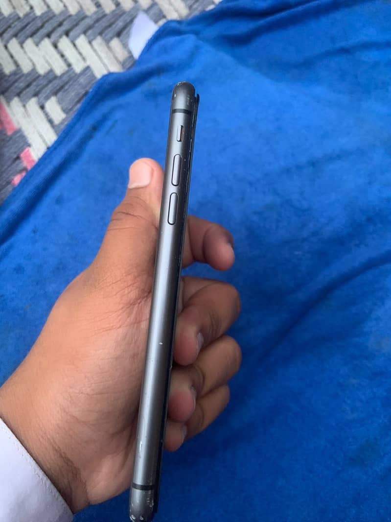 Apple iPhone 11 4