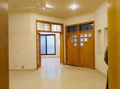 F-11/2 What A Ideal Ground Portion Size 25x60 Very Reasonable Rent Separate Everything