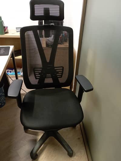 4 Executive Office Chairs for Sale – Excellent Condition