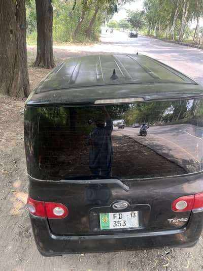 Daihatsu Tanto 2011