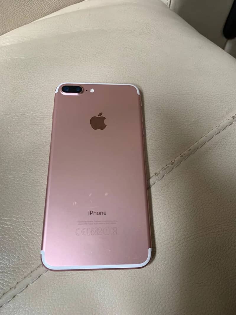 Apple iPhone 7+ 1