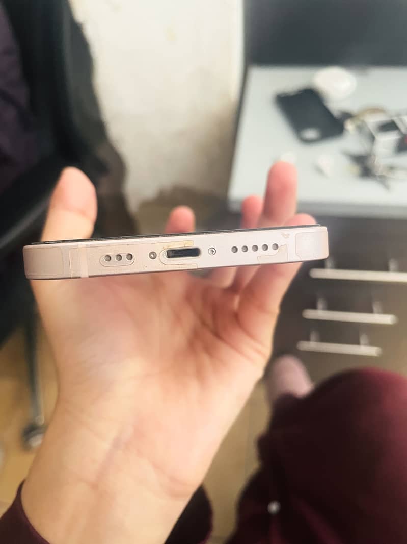 Apple iPhone 13 2