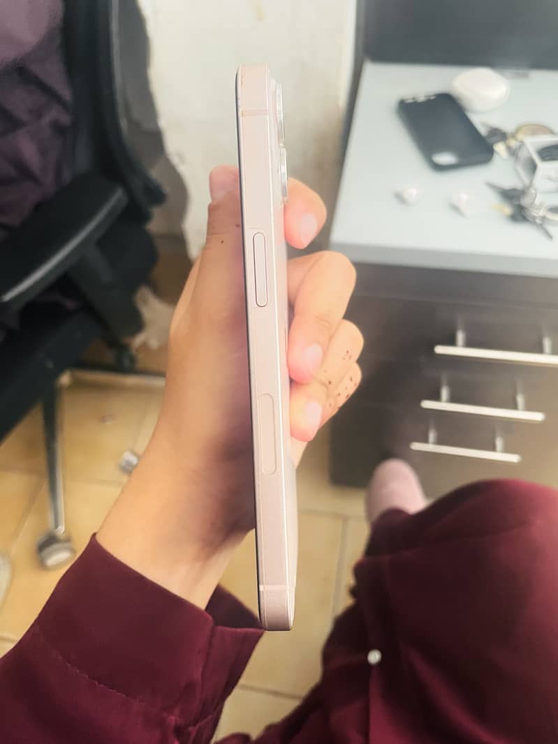 Apple iPhone 13 4