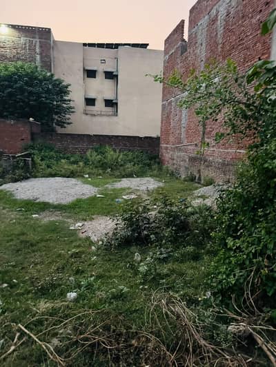Aimnaabad Road opposite majeed honda