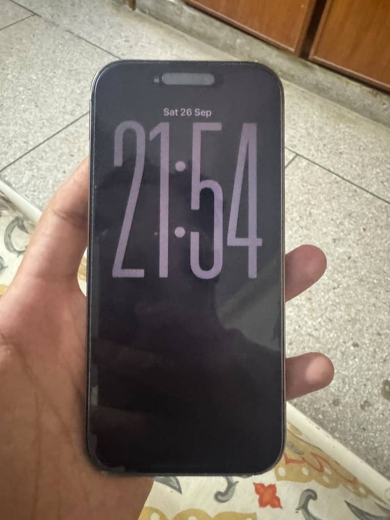 Apple iPhone 16 Pro 1