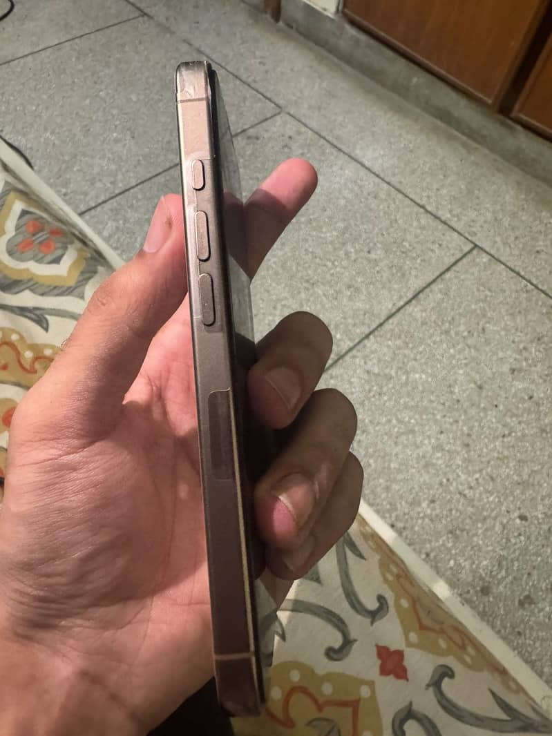 Apple iPhone 16 Pro 5