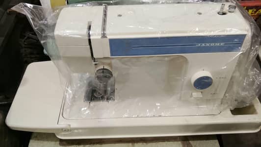 janome sewing machine silai ki sell kRNA h motor or cover k sath