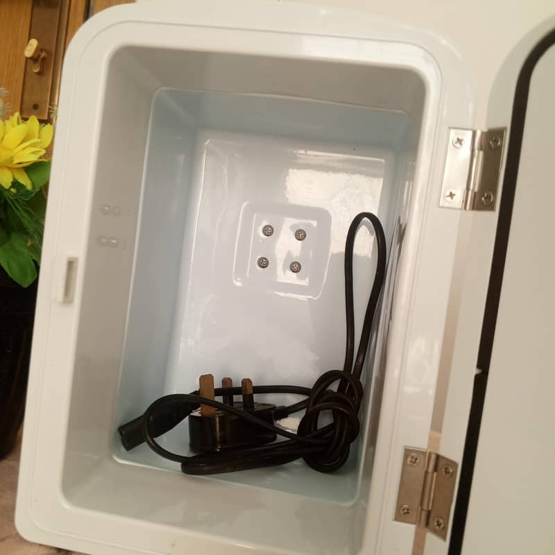 Mini Fridge 3