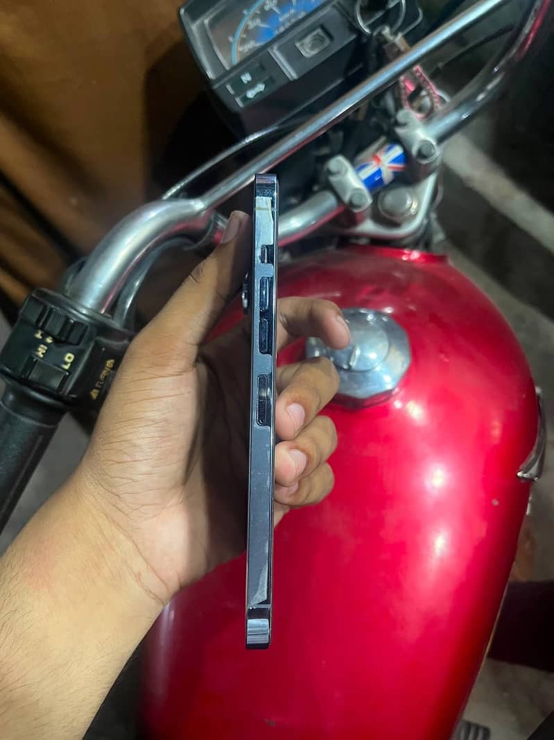 Apple iPhone 13 Pro Max 2