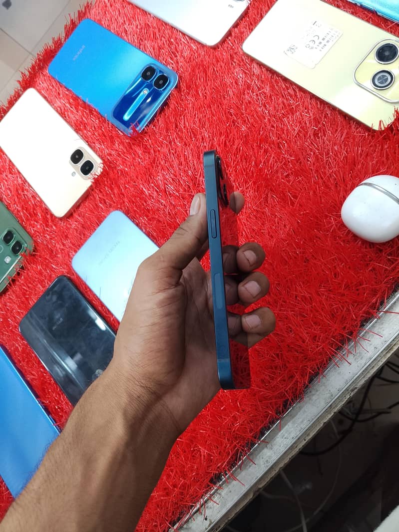 Apple iPhone 13 1