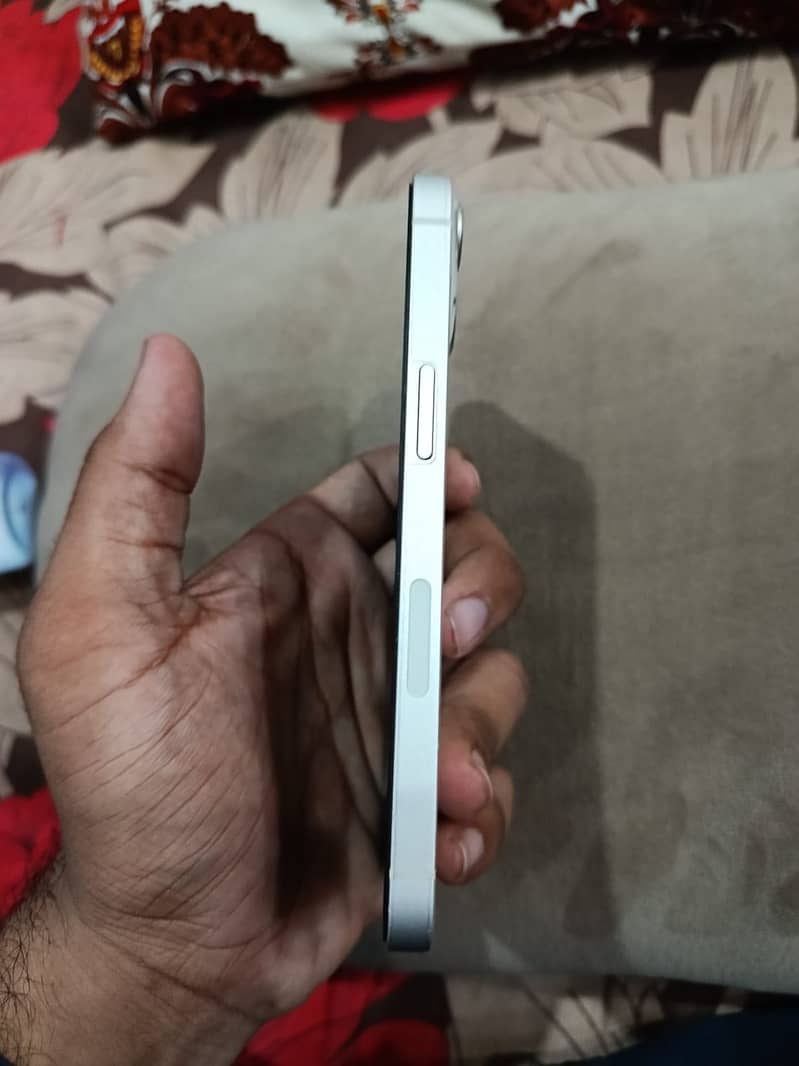 Apple iPhone 13 0