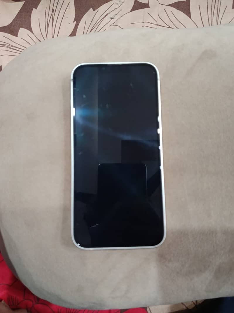 Apple iPhone 13 4