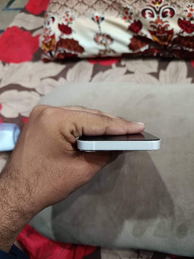 Apple iPhone 13 6