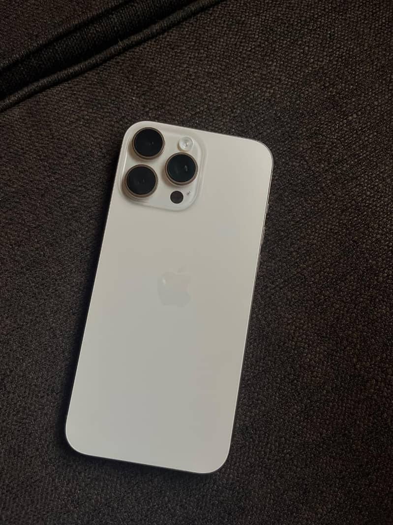 Apple iPhone 16 Pro Max 0