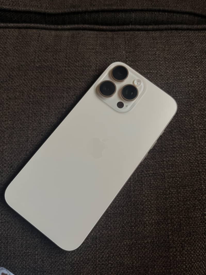 Apple iPhone 16 Pro Max 3