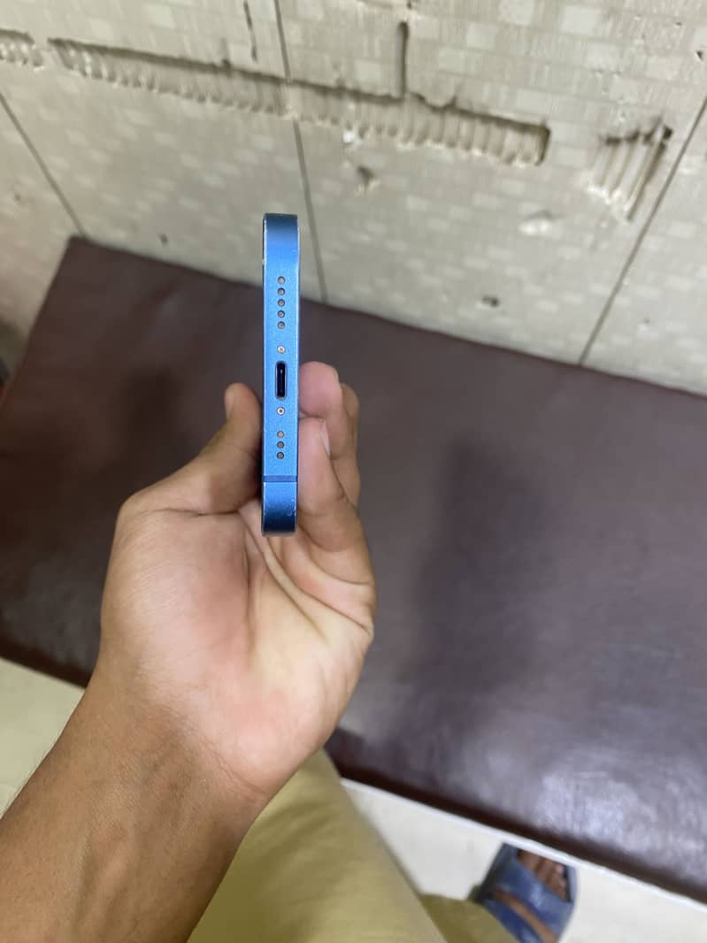 Apple iPhone 13 2