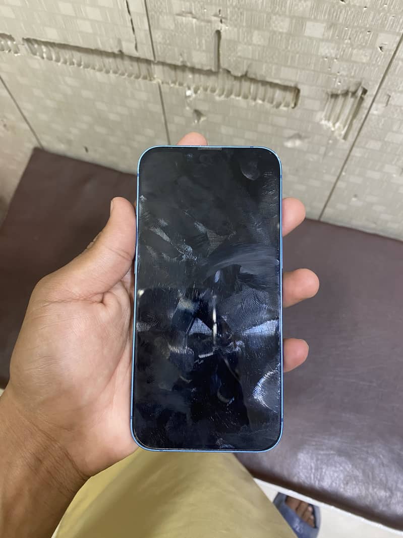 Apple iPhone 13 4