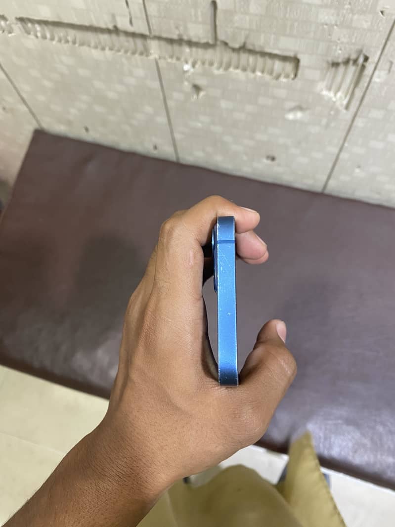 Apple iPhone 13 7
