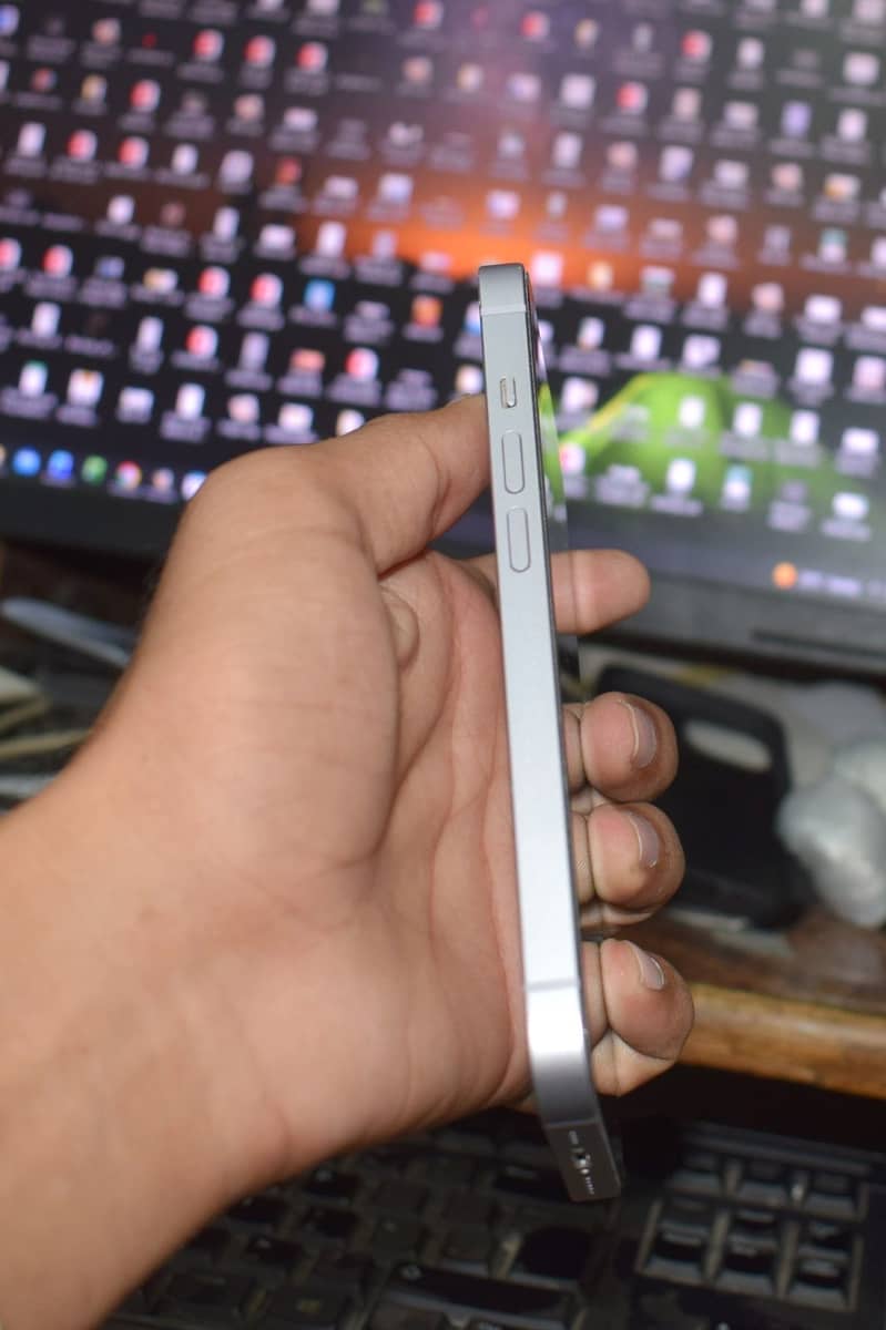 Apple iPhone 14 3