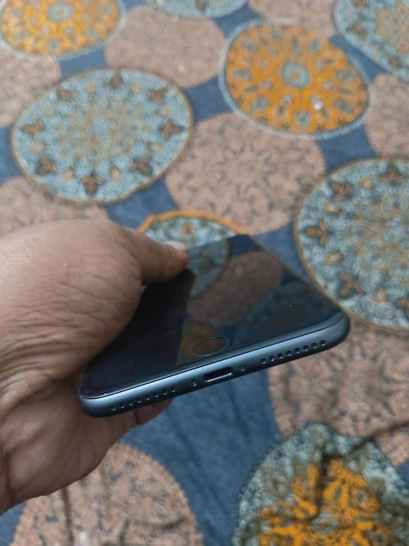Apple iPhone 8 Plus 2