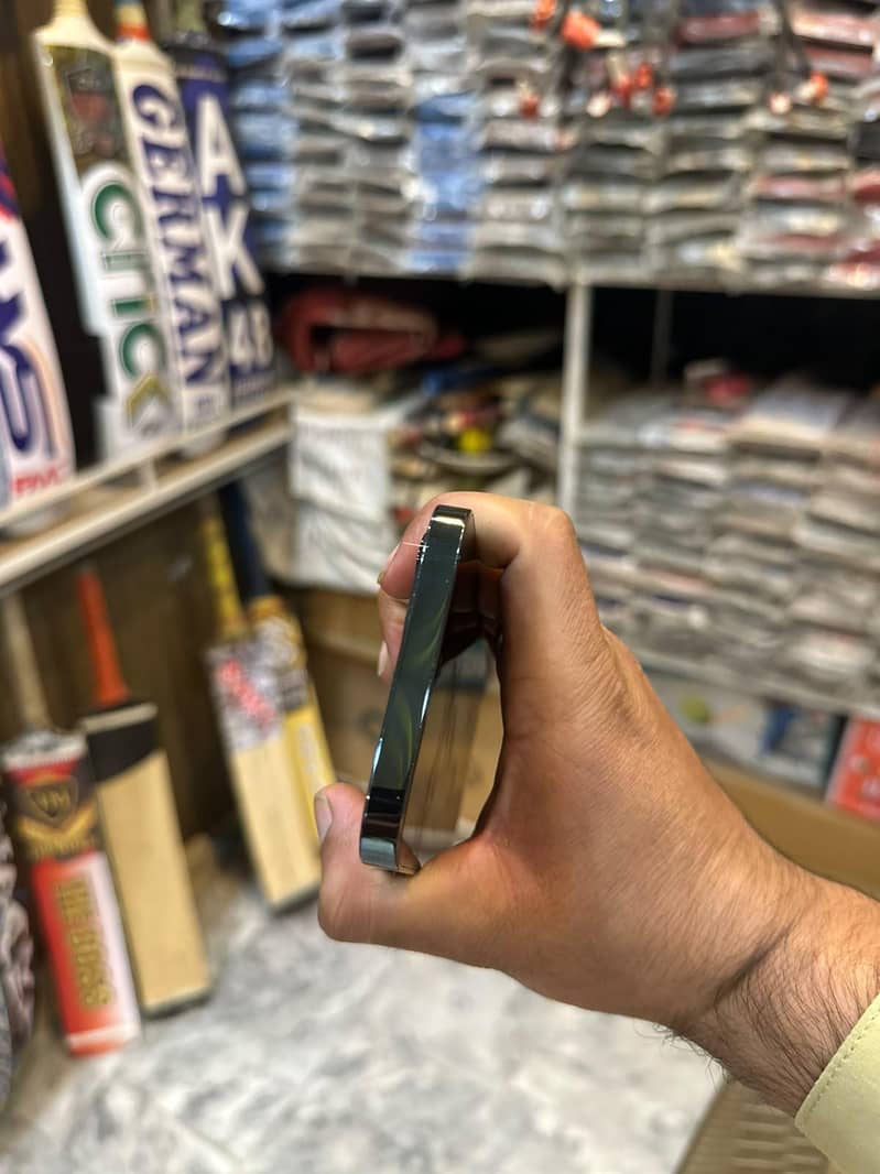 Apple iPhone 12 Pro 2