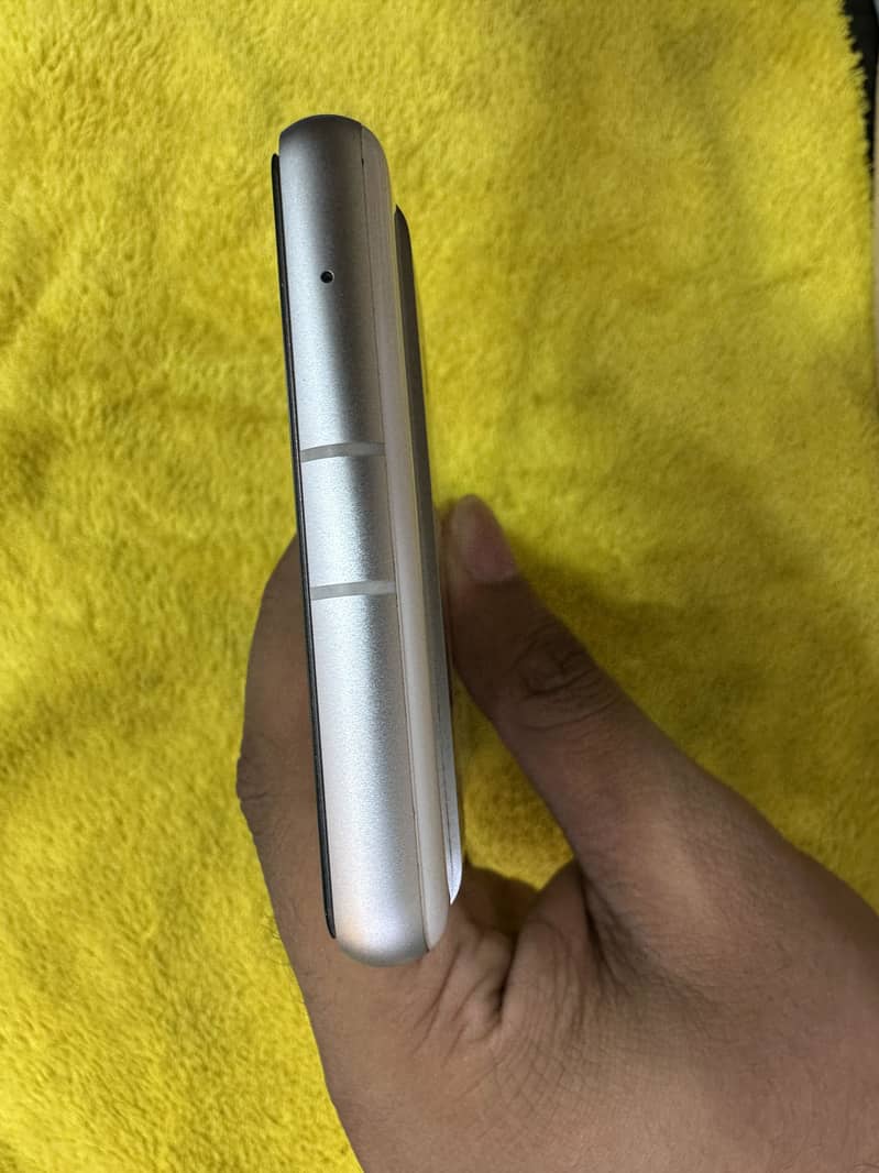 Google Pixel 7a 5
