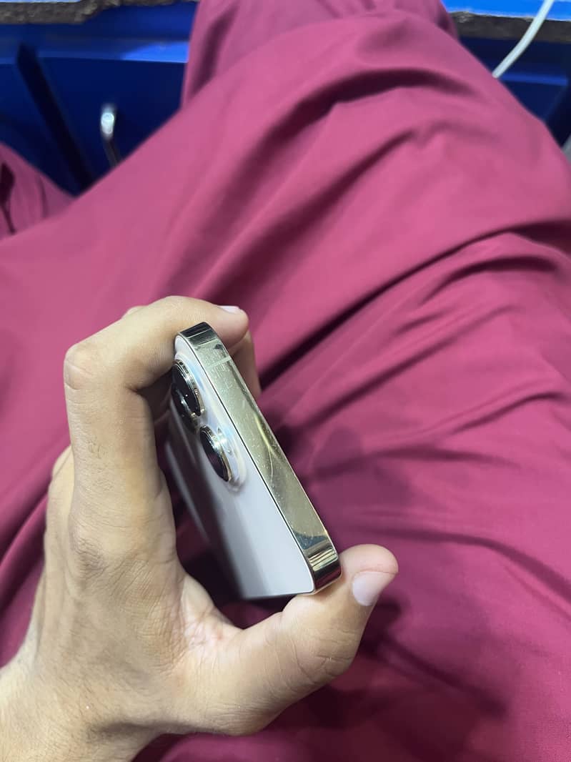 Apple iPhone 13 Pro 4