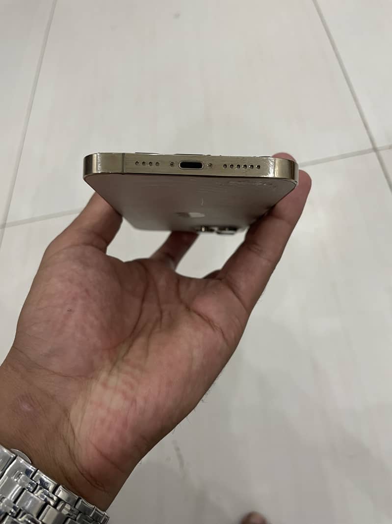 Apple iPhone 12 Pro Max 10