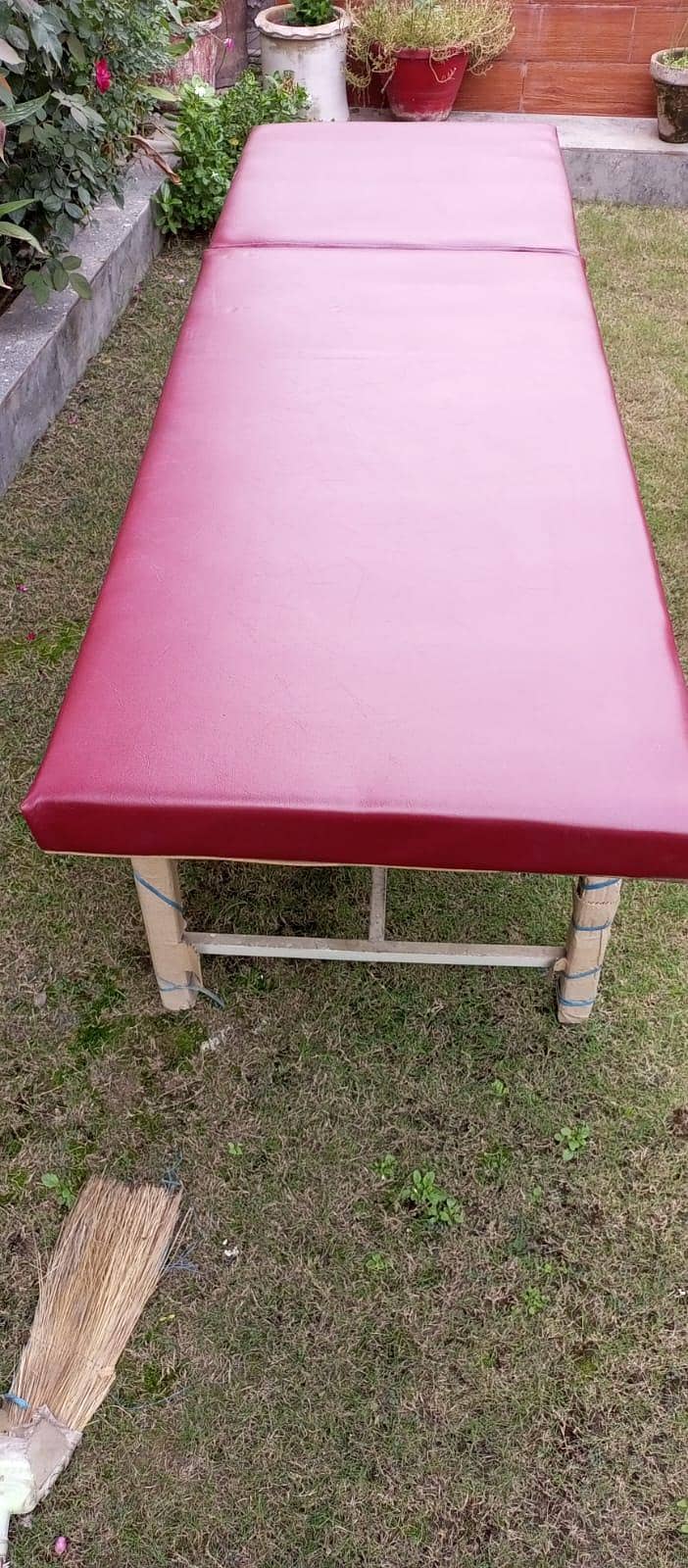 examination couch 0