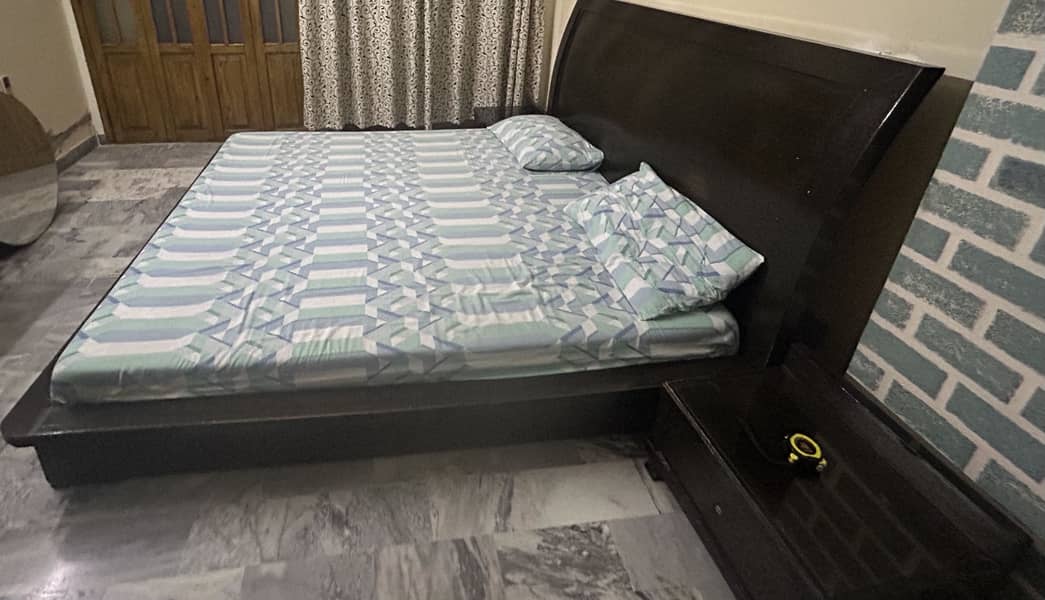 Bed & 2 side tables 3