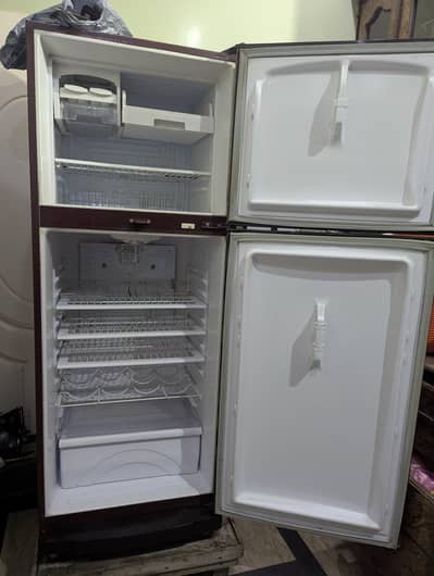 Waves Large Fridge Refrigerator Not repaired
