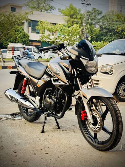cb 150f  gray and orange color