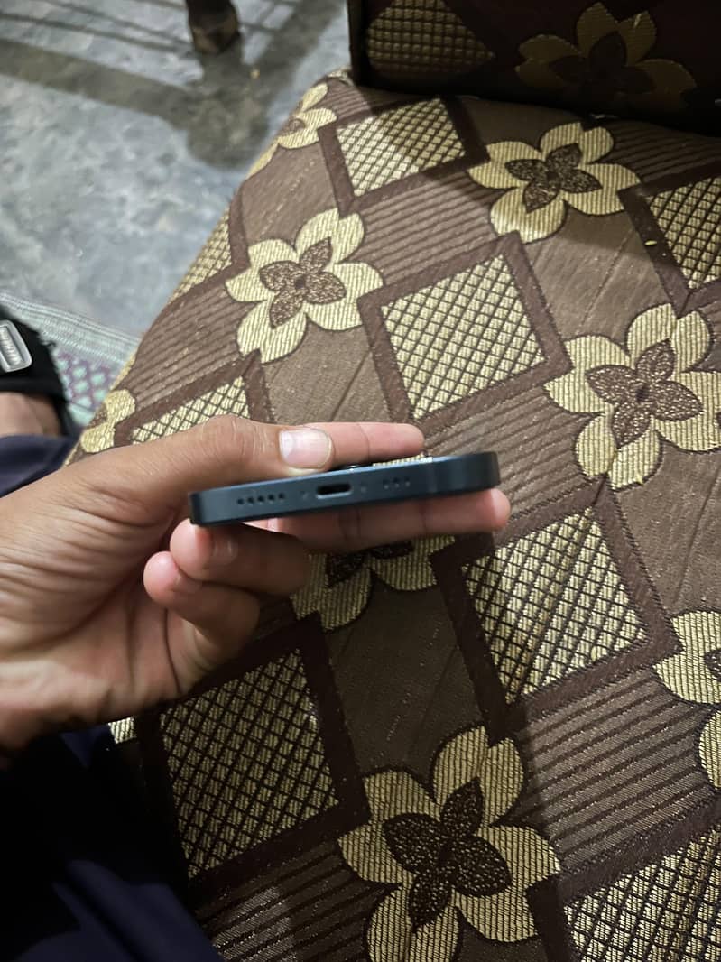 Apple iPhone 13 4