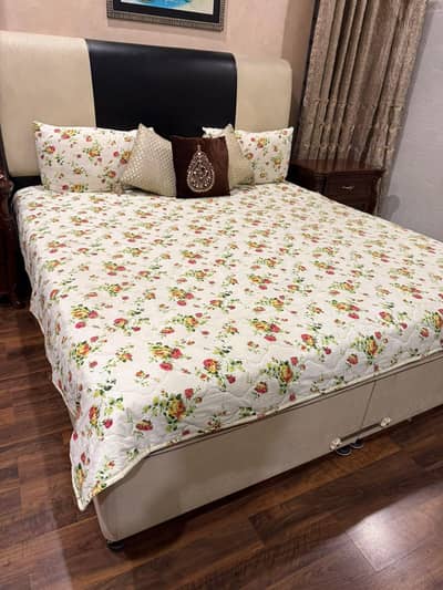 Bed / King size bed