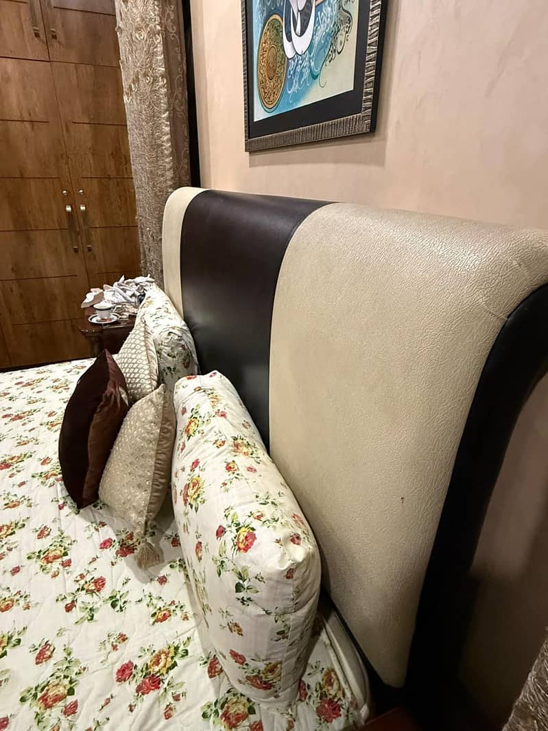 Bed / King size bed 1