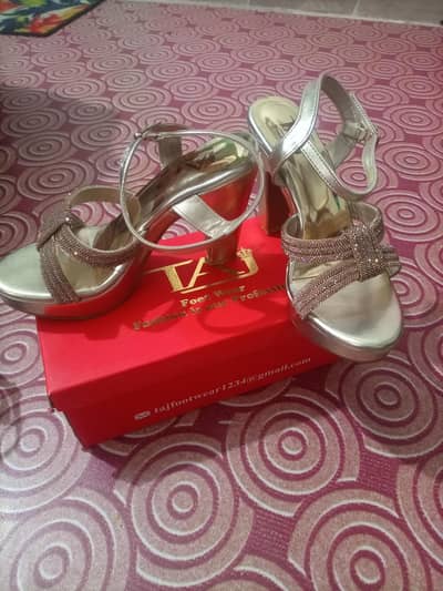brand new beautiful Heels for Sale (Size 7)