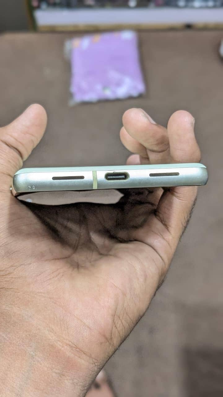 Google Pixel 7 4