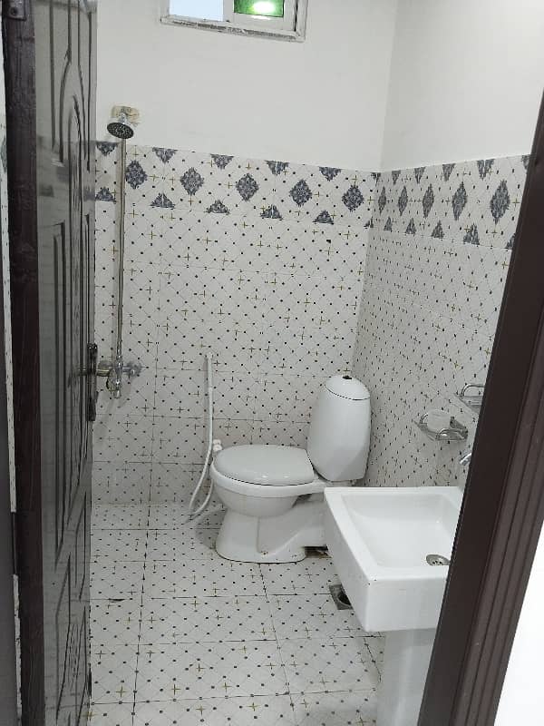 ist floor cornor flat 12