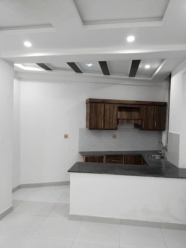ist floor cornor flat 15